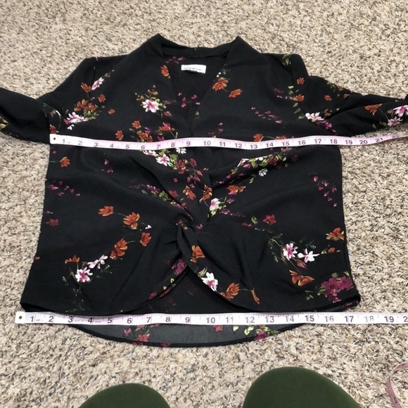 Revolve Heartloom Top Size Medium Black Floral Twist Front Blouson Sleeve - Picture 8 of 10